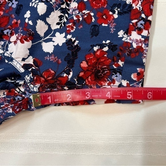 $5 ADD ON‎ with $15+ Bundle Bandolino Amy Short Floral Cuffed Shorts Sz 14 EUC - Picture 10 of 12